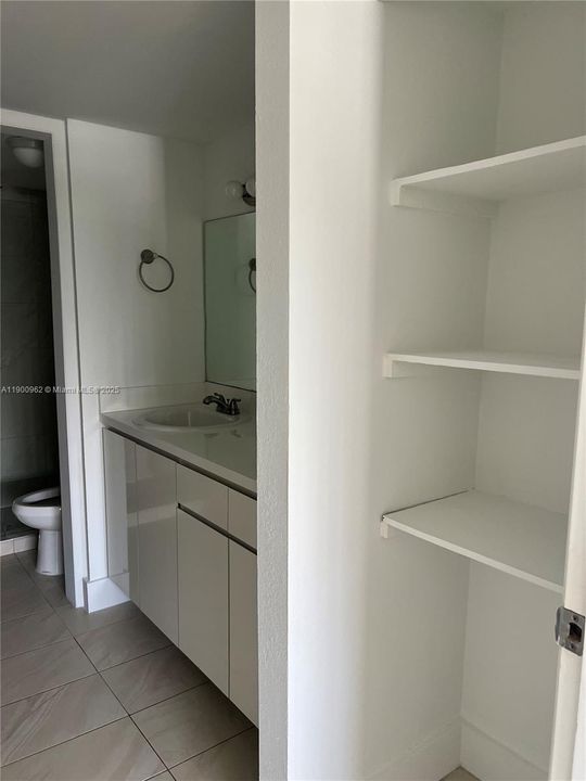 Recently Rented: $2,000 (1 beds, 1 baths, 725 Square Feet)