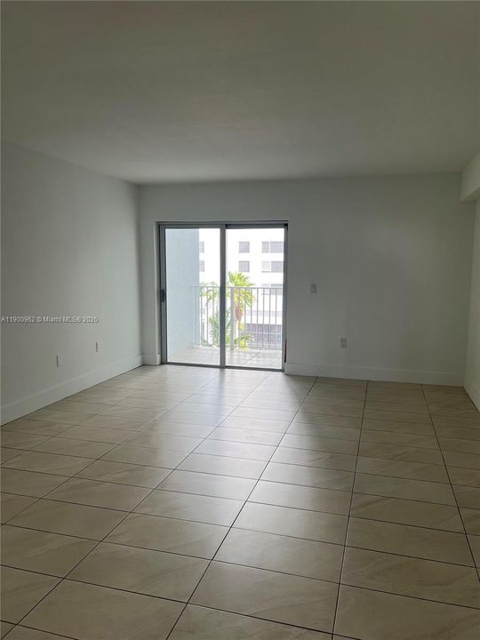 Recently Rented: $2,000 (1 beds, 1 baths, 725 Square Feet)