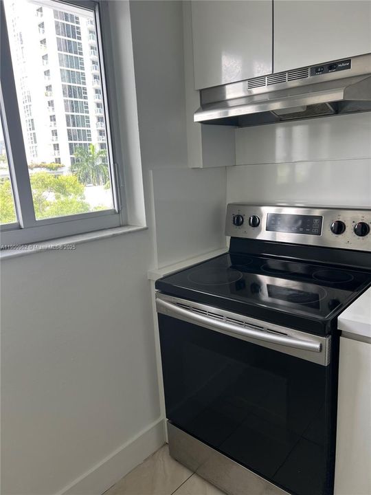 Recently Rented: $2,000 (1 beds, 1 baths, 725 Square Feet)