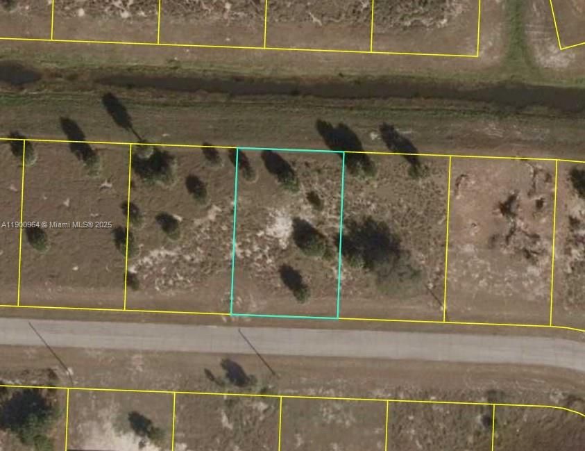 En Venta: $26,500 (0.23 acres)