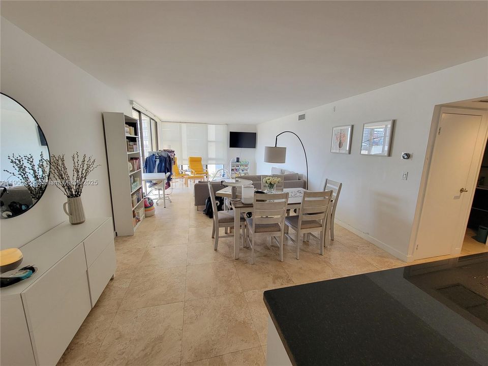 For Sale: $285,000 (2 beds, 2 baths, 1313 Square Feet)