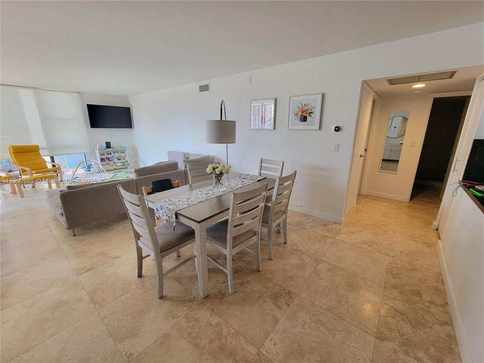 For Sale: $285,000 (2 beds, 2 baths, 1313 Square Feet)