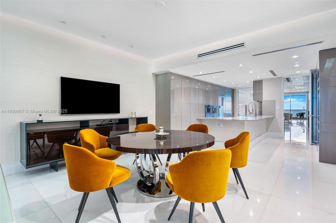 待售: $11,000,000 (3 贝兹, 4 浴室, 3168 平方英尺)