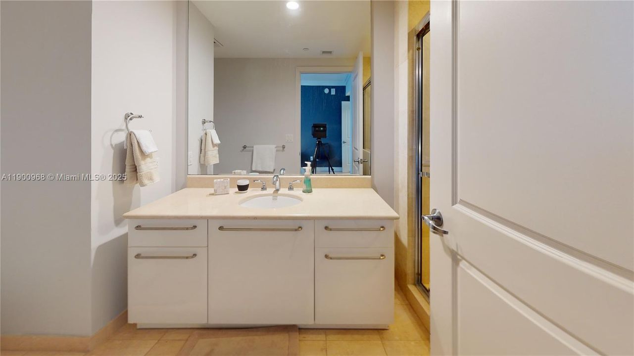 For Rent: $10,000 (3 beds, 3 baths, 2115 Square Feet)