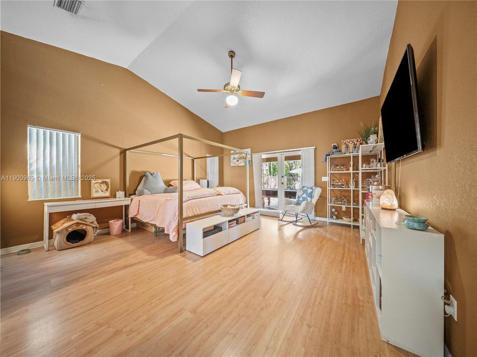 待售: $1,950,000 (3 贝兹, 2 浴室, 2454 平方英尺)