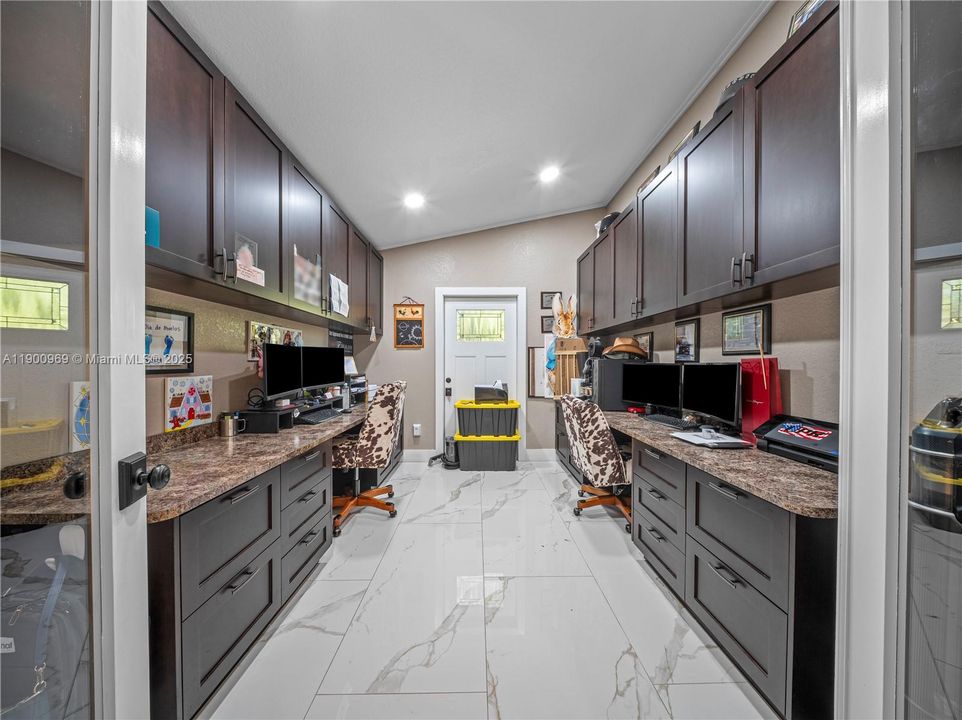 待售: $1,950,000 (3 贝兹, 2 浴室, 2454 平方英尺)