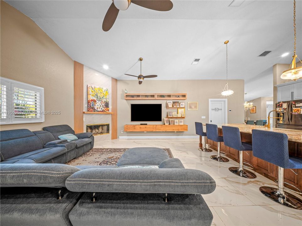 待售: $1,950,000 (3 贝兹, 2 浴室, 2454 平方英尺)