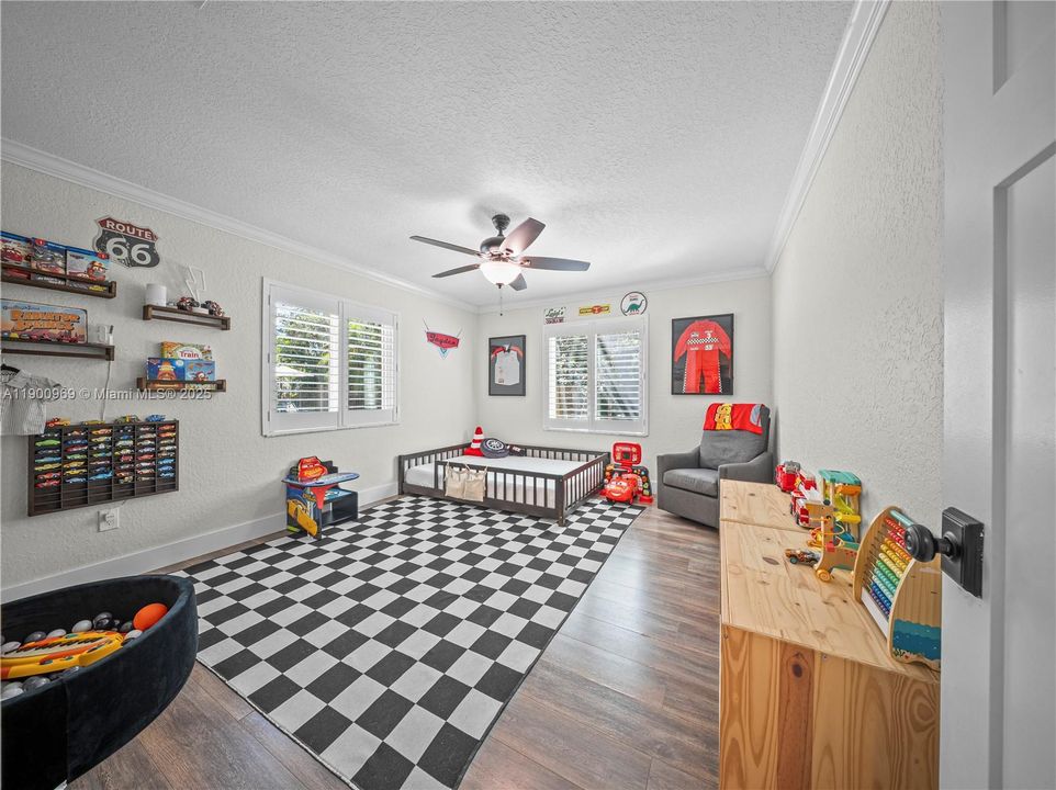 待售: $1,950,000 (3 贝兹, 2 浴室, 2454 平方英尺)