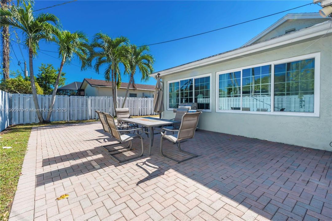 For Sale: $585,000 (3 beds, 2 baths, 1604 Square Feet)