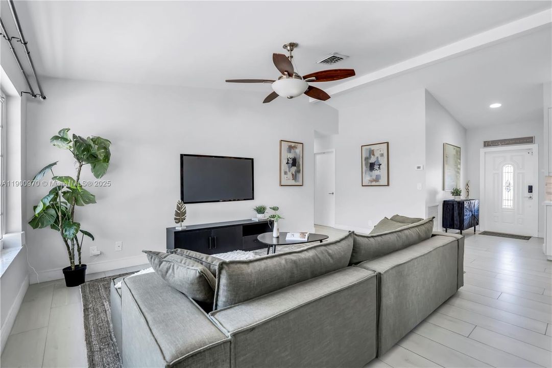 For Sale: $585,000 (3 beds, 2 baths, 1604 Square Feet)