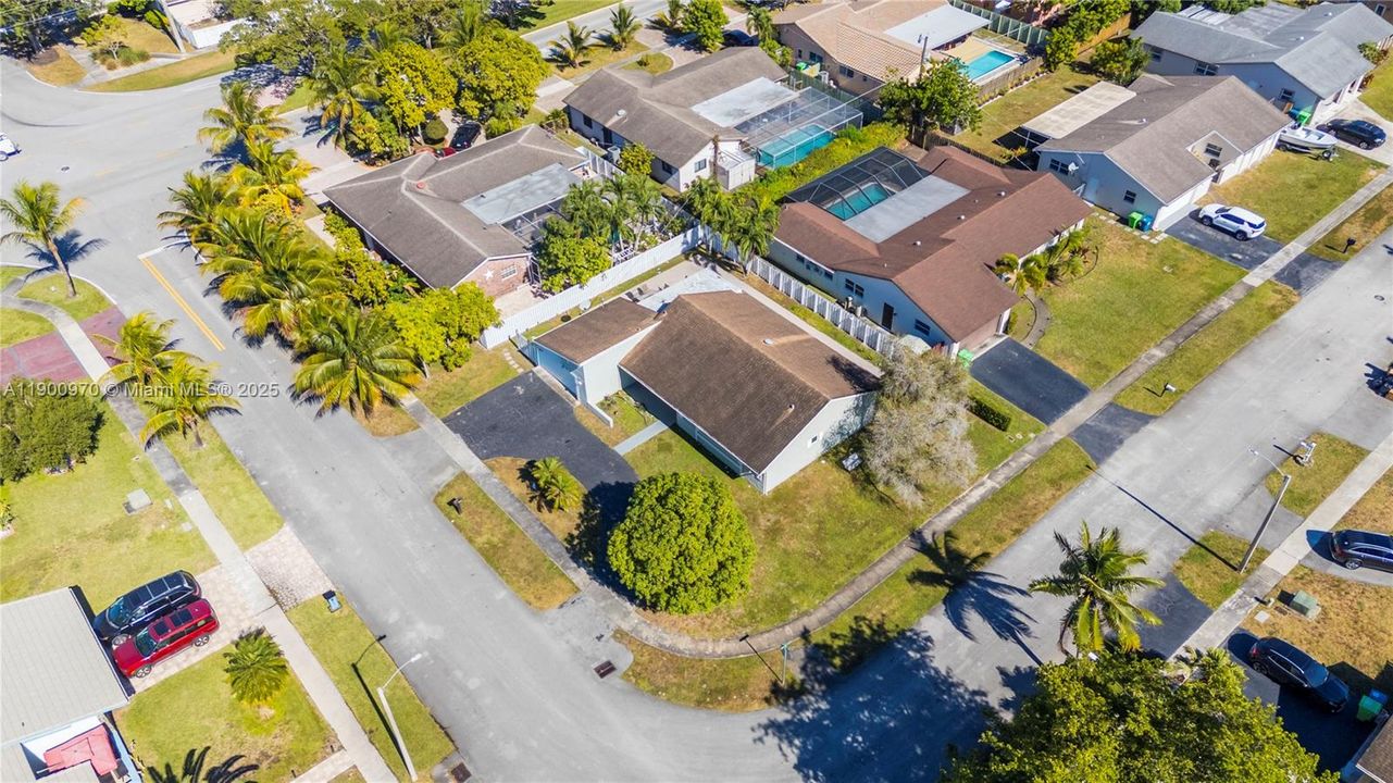 For Sale: $585,000 (3 beds, 2 baths, 1604 Square Feet)