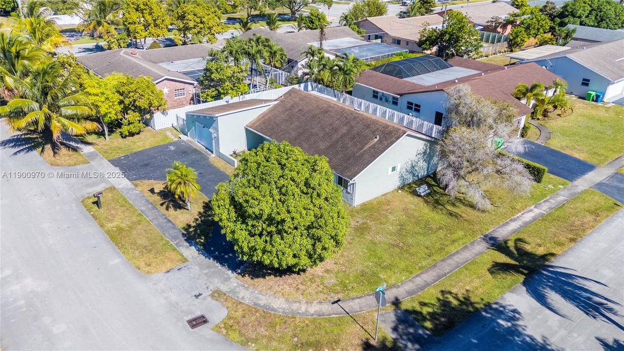 For Sale: $585,000 (3 beds, 2 baths, 1604 Square Feet)