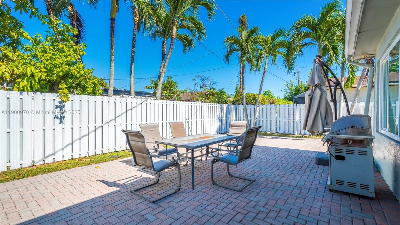 For Sale: $585,000 (3 beds, 2 baths, 1604 Square Feet)