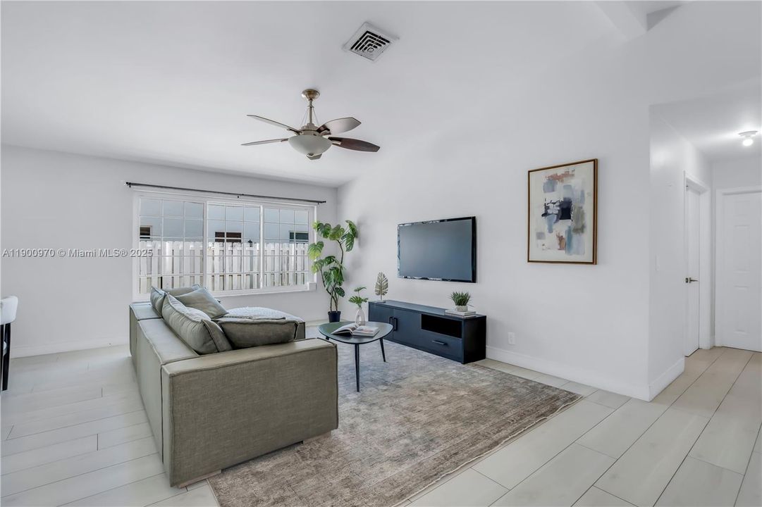 For Sale: $585,000 (3 beds, 2 baths, 1604 Square Feet)