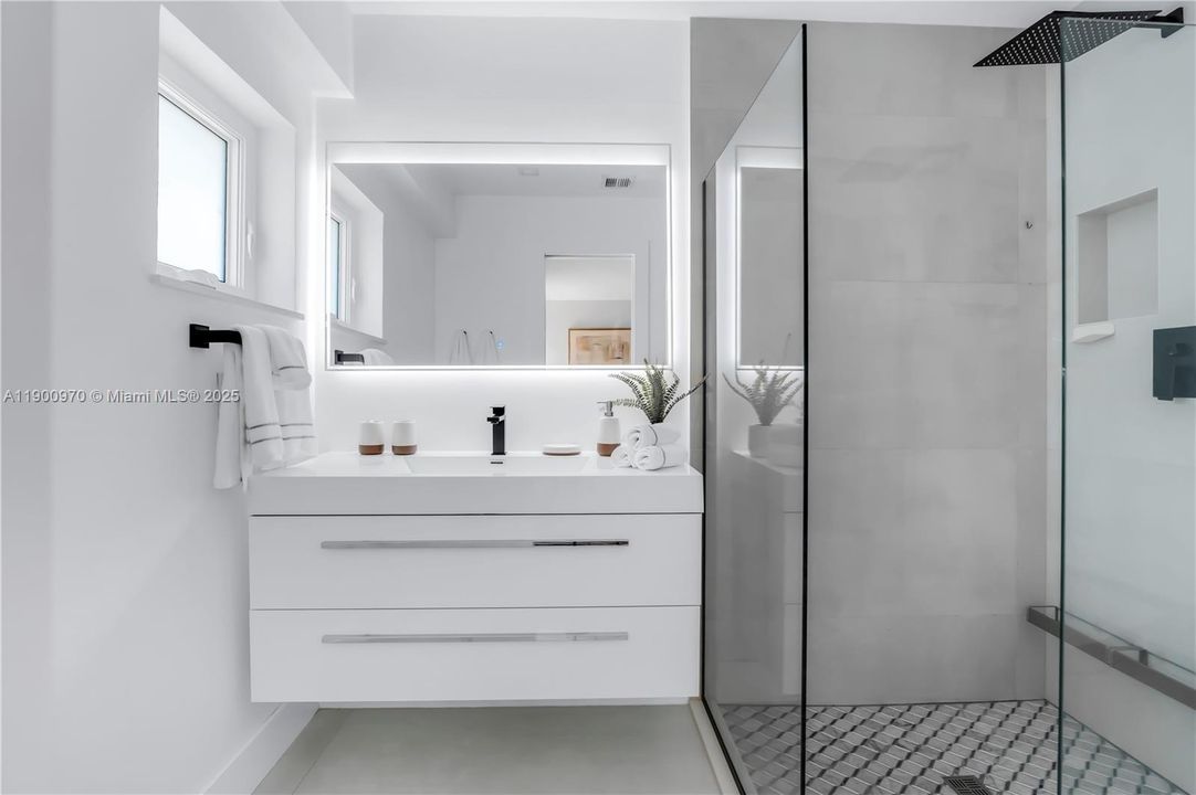 For Sale: $585,000 (3 beds, 2 baths, 1604 Square Feet)