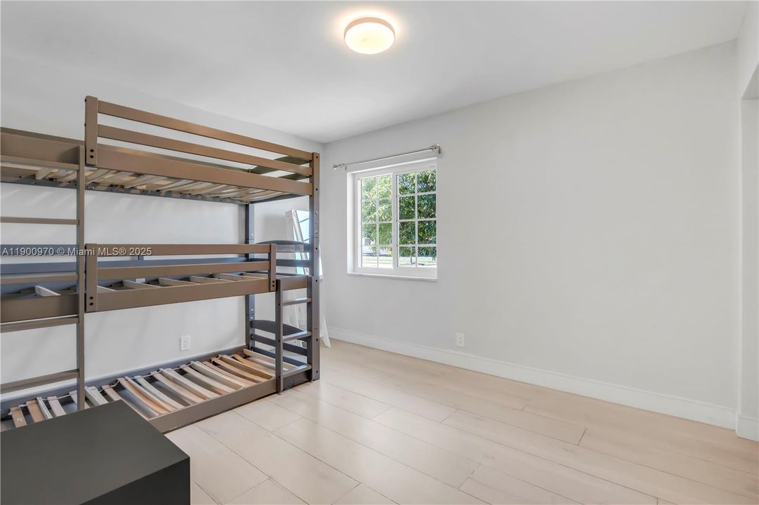 For Sale: $585,000 (3 beds, 2 baths, 1604 Square Feet)