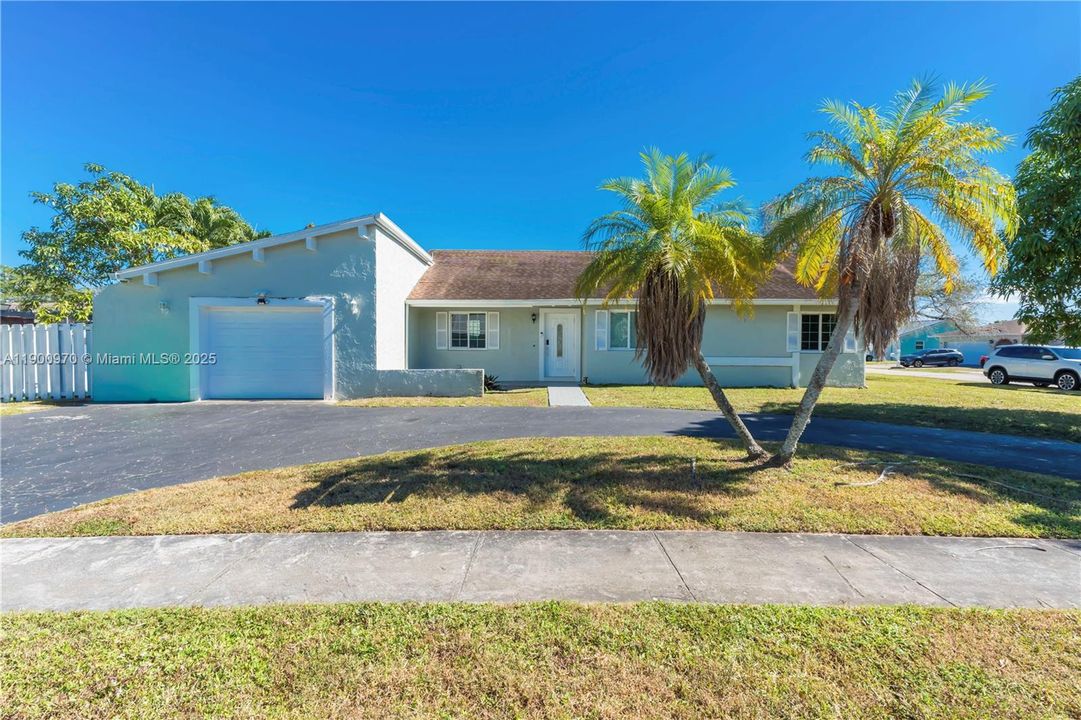 For Sale: $585,000 (3 beds, 2 baths, 1604 Square Feet)