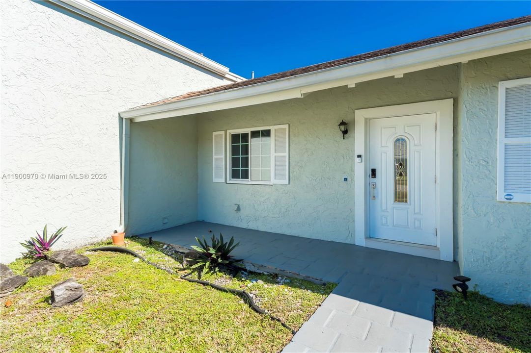 For Sale: $585,000 (3 beds, 2 baths, 1604 Square Feet)