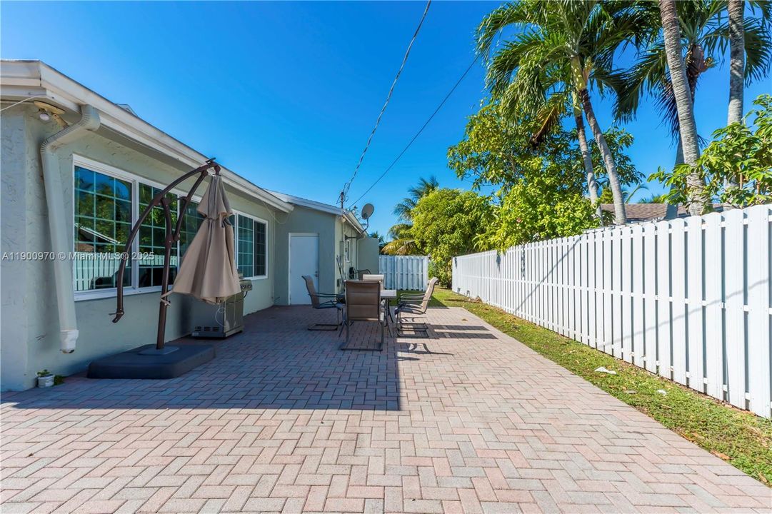 For Sale: $585,000 (3 beds, 2 baths, 1604 Square Feet)