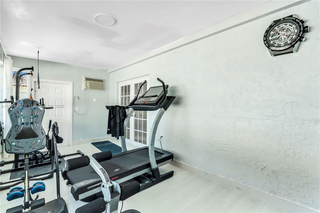 For Sale: $585,000 (3 beds, 2 baths, 1604 Square Feet)