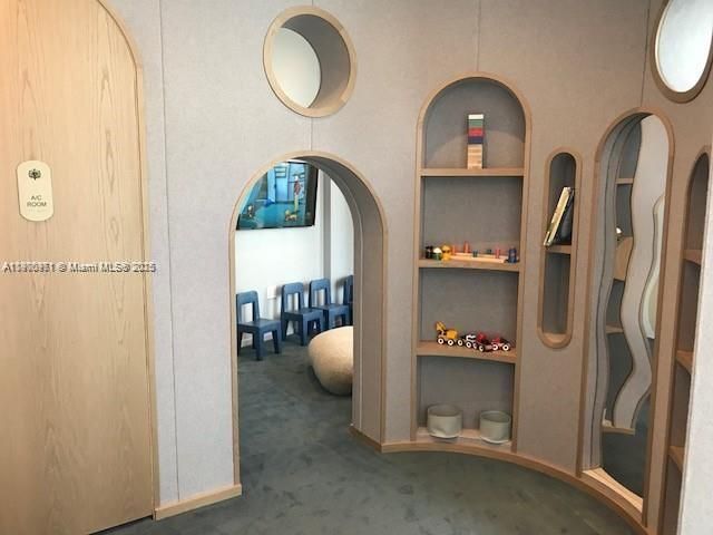 For Rent: $4,650 (1 beds, 2 baths, 838 Square Feet)