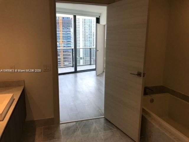 For Rent: $4,650 (1 beds, 2 baths, 838 Square Feet)
