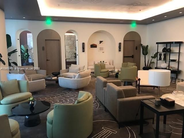 For Rent: $4,650 (1 beds, 2 baths, 838 Square Feet)