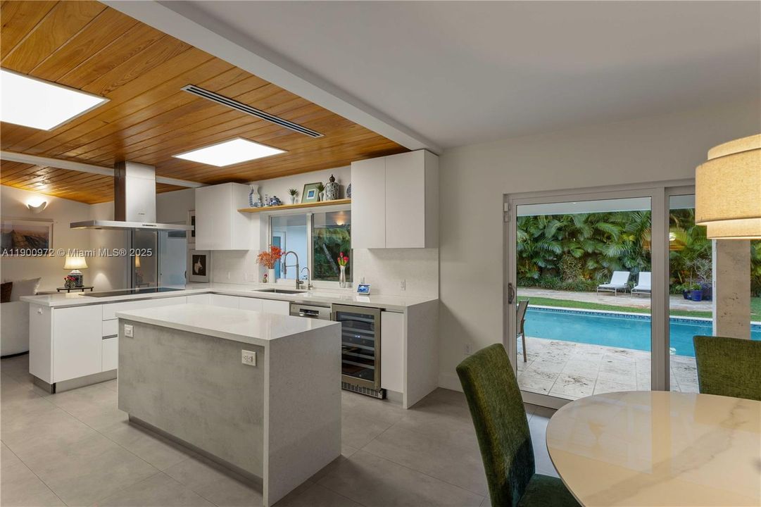 待售: $2,250,000 (5 贝兹, 4 浴室, 3246 平方英尺)