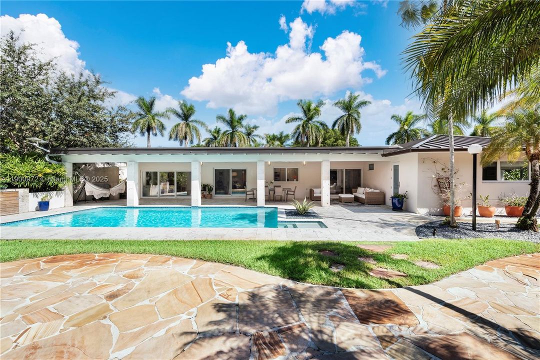 待售: $2,250,000 (5 贝兹, 4 浴室, 3246 平方英尺)