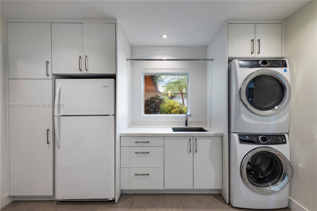 待售: $2,250,000 (5 贝兹, 4 浴室, 3246 平方英尺)