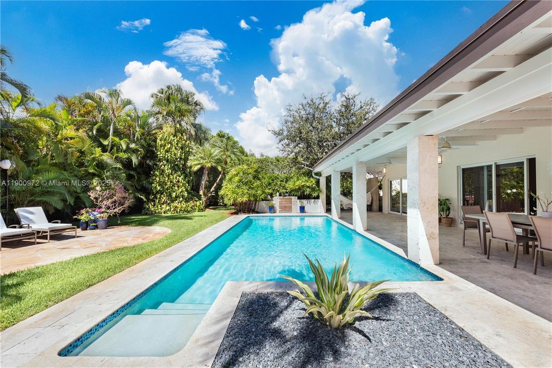 待售: $2,250,000 (5 贝兹, 4 浴室, 3246 平方英尺)