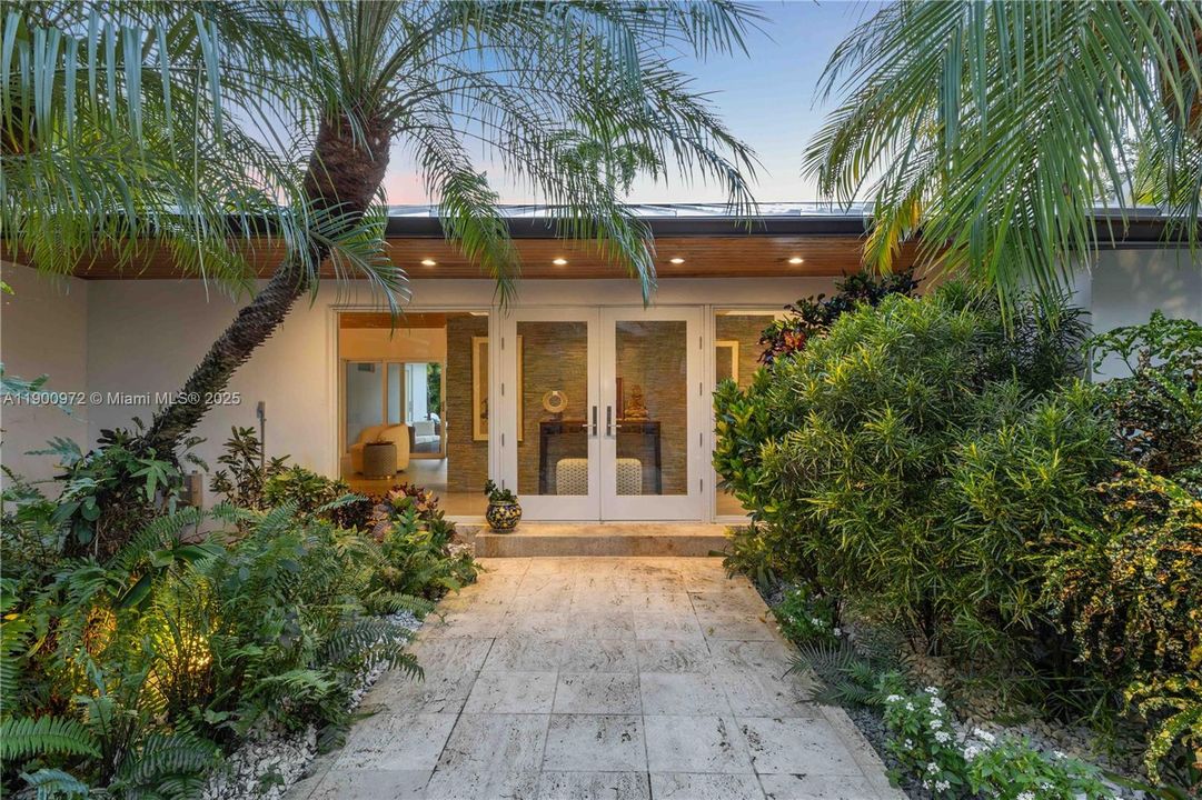 待售: $2,250,000 (5 贝兹, 4 浴室, 3246 平方英尺)