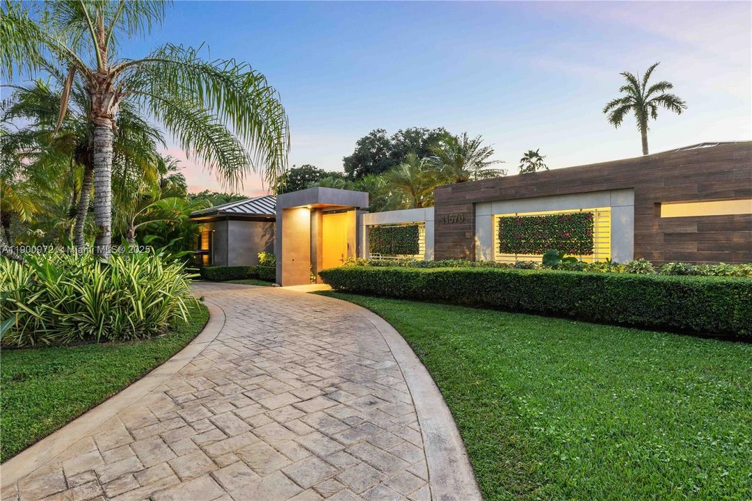 待售: $2,250,000 (5 贝兹, 4 浴室, 3246 平方英尺)