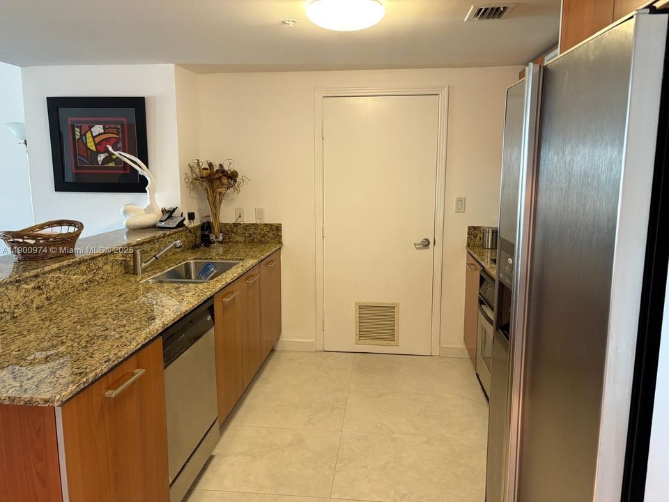 For Rent: $3,850 (2 beds, 2 baths, 1350 Square Feet)