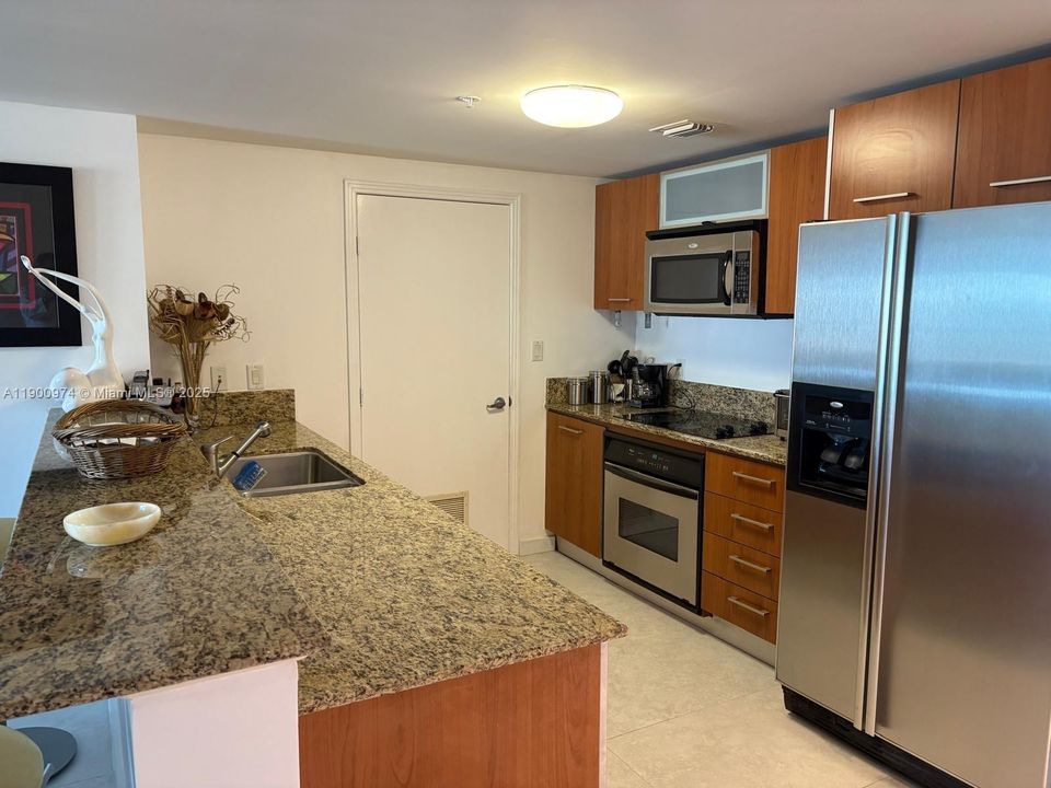 For Rent: $3,850 (2 beds, 2 baths, 1350 Square Feet)