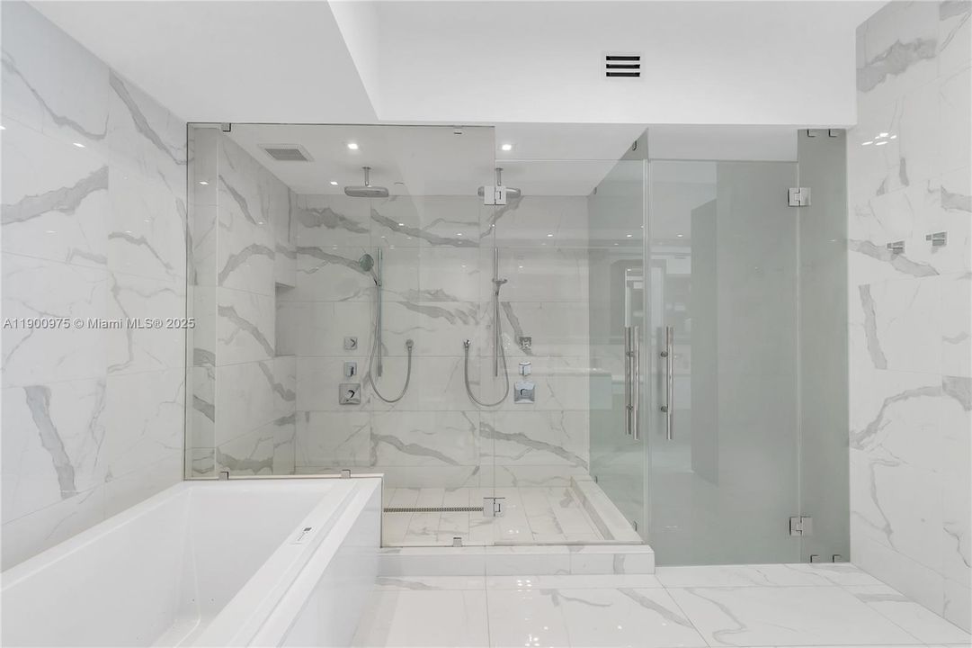 Active With Contract: $3,900,000 (4 beds, 5 baths, 3415 Square Feet)