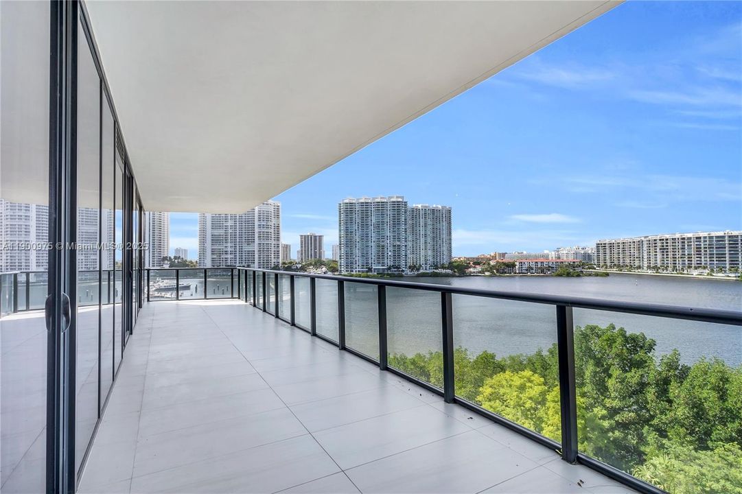 Active With Contract: $3,900,000 (4 beds, 5 baths, 3415 Square Feet)