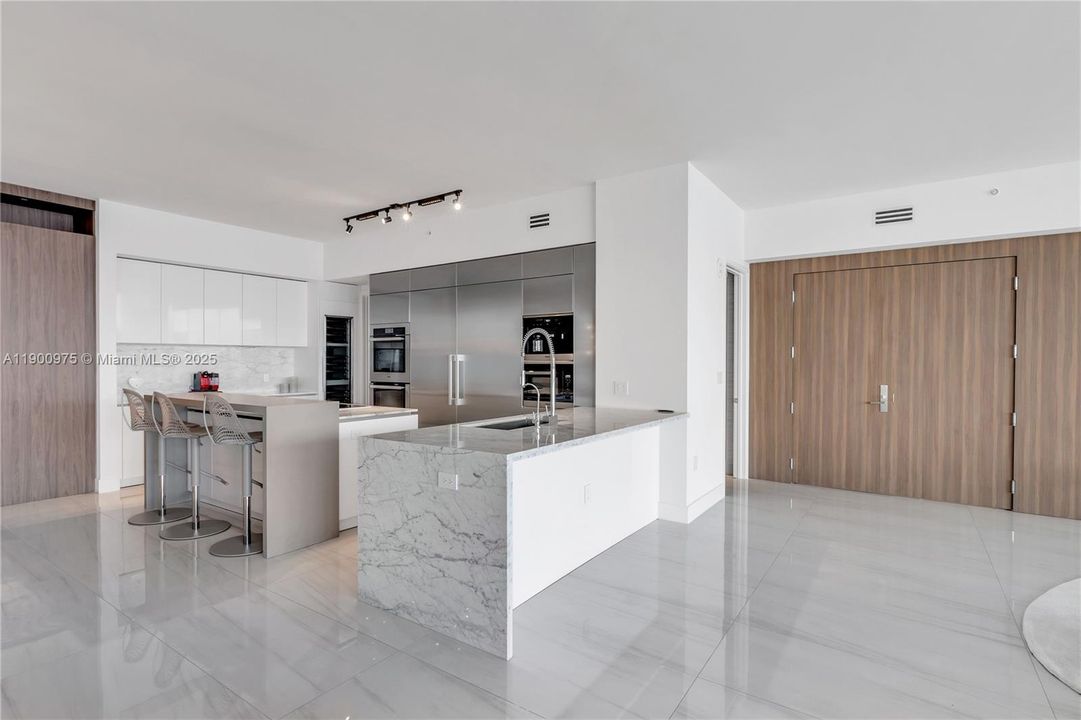 Active With Contract: $3,900,000 (4 beds, 5 baths, 3415 Square Feet)