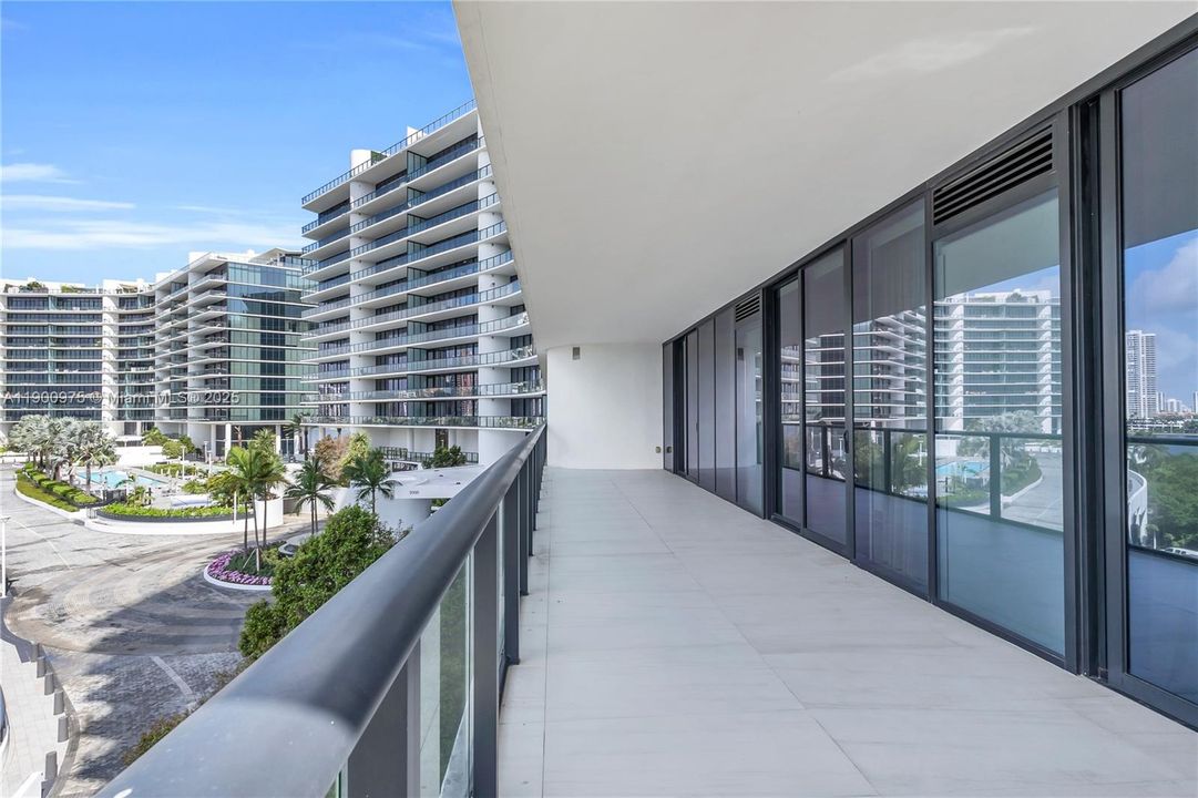 Active With Contract: $3,900,000 (4 beds, 5 baths, 3415 Square Feet)