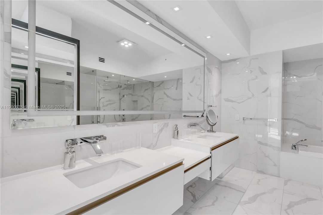 Active With Contract: $3,900,000 (4 beds, 5 baths, 3415 Square Feet)