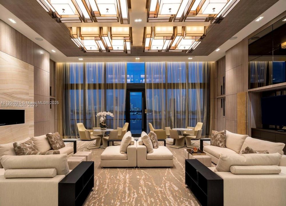 Active With Contract: $3,900,000 (4 beds, 5 baths, 3415 Square Feet)