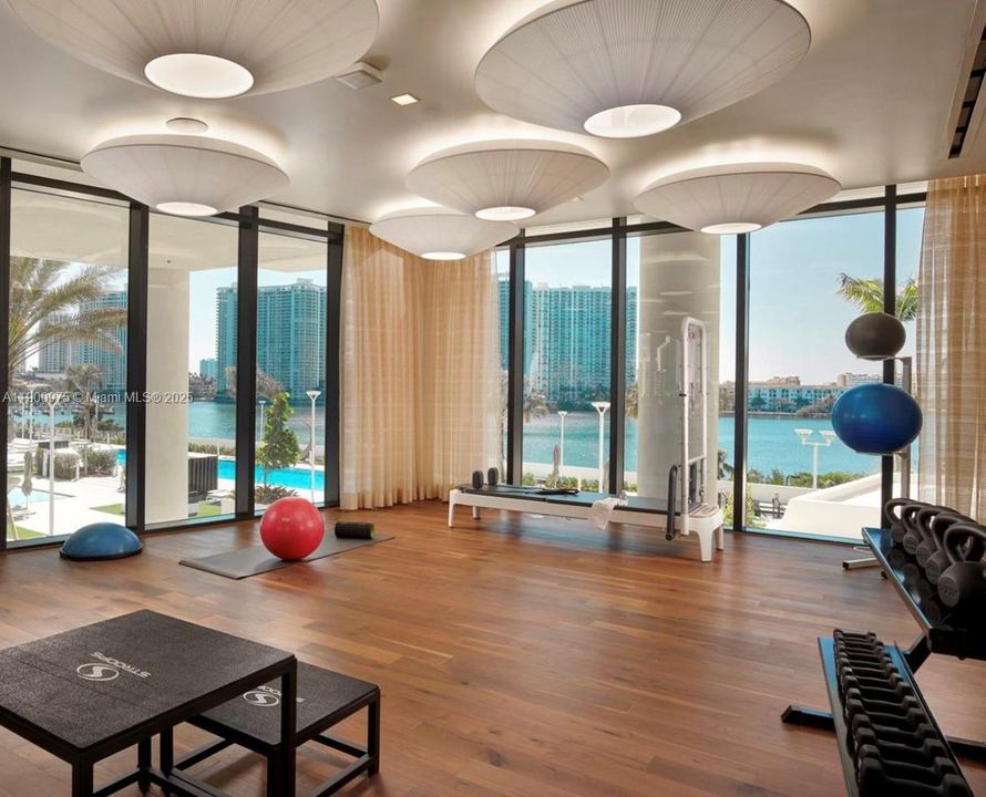 Active With Contract: $3,900,000 (4 beds, 5 baths, 3415 Square Feet)