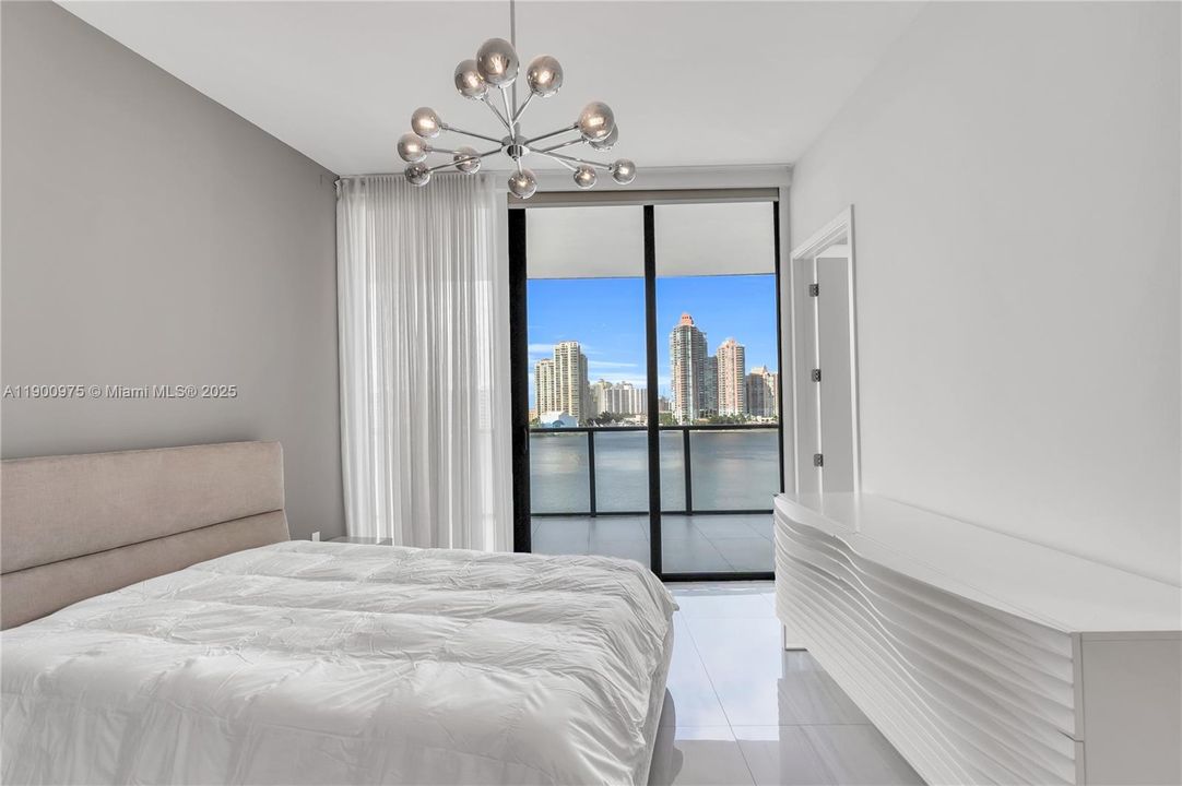 Active With Contract: $3,900,000 (4 beds, 5 baths, 3415 Square Feet)