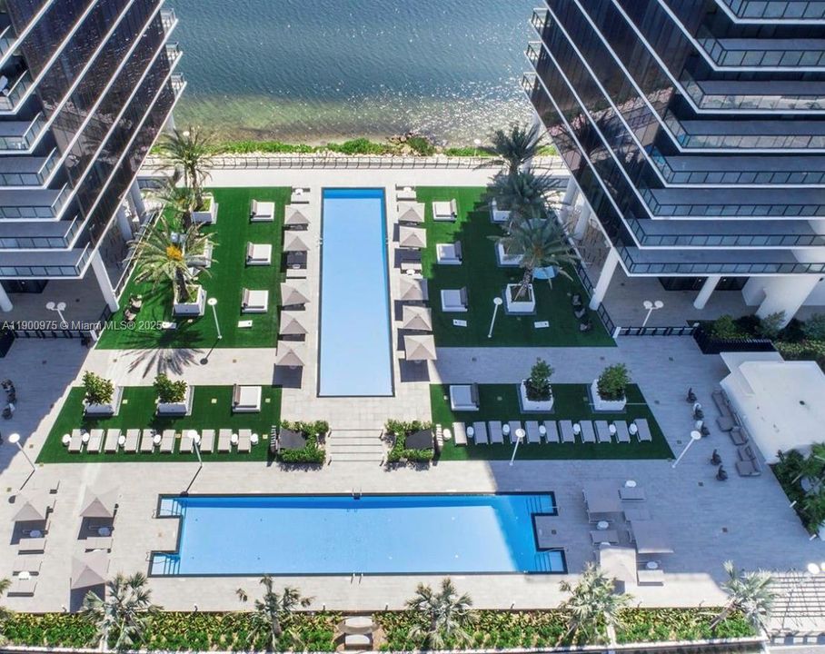 Active With Contract: $3,900,000 (4 beds, 5 baths, 3415 Square Feet)