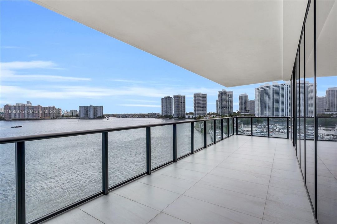 Active With Contract: $3,900,000 (4 beds, 5 baths, 3415 Square Feet)