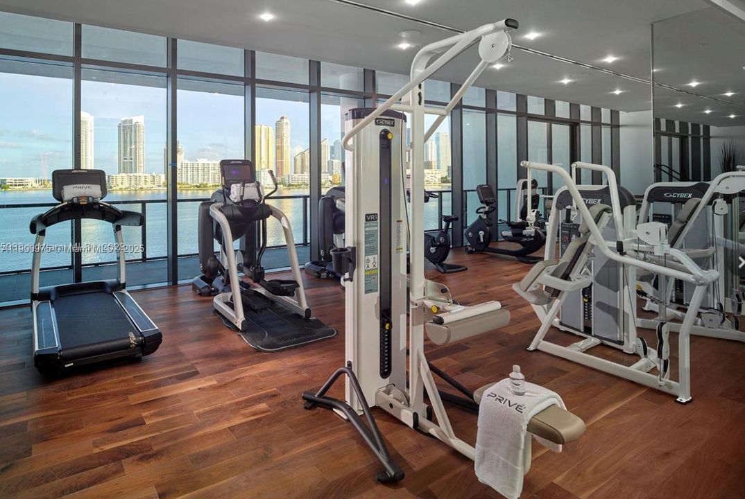 Active With Contract: $3,900,000 (4 beds, 5 baths, 3415 Square Feet)