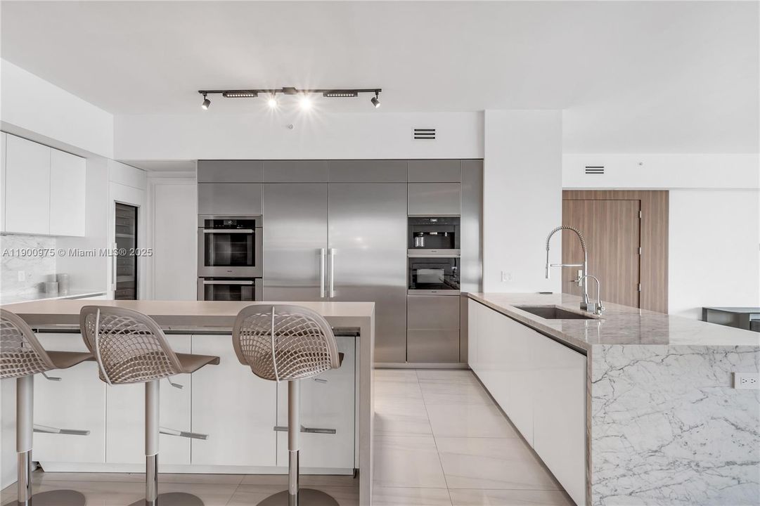 Active With Contract: $3,900,000 (4 beds, 5 baths, 3415 Square Feet)