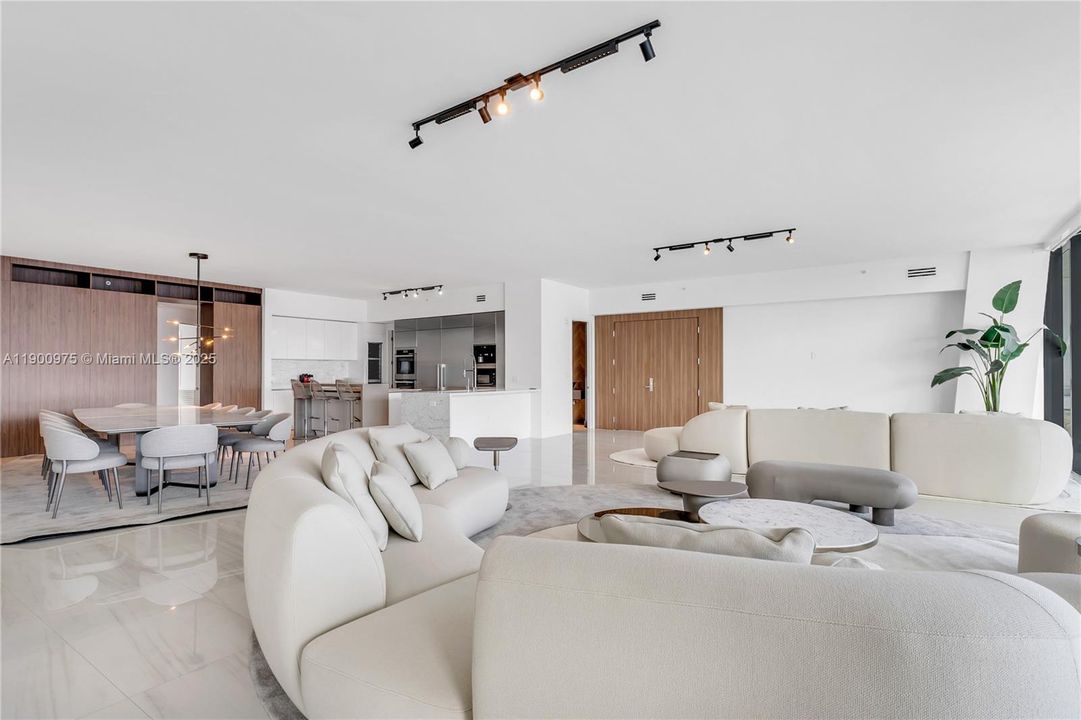 Active With Contract: $3,900,000 (4 beds, 5 baths, 3415 Square Feet)