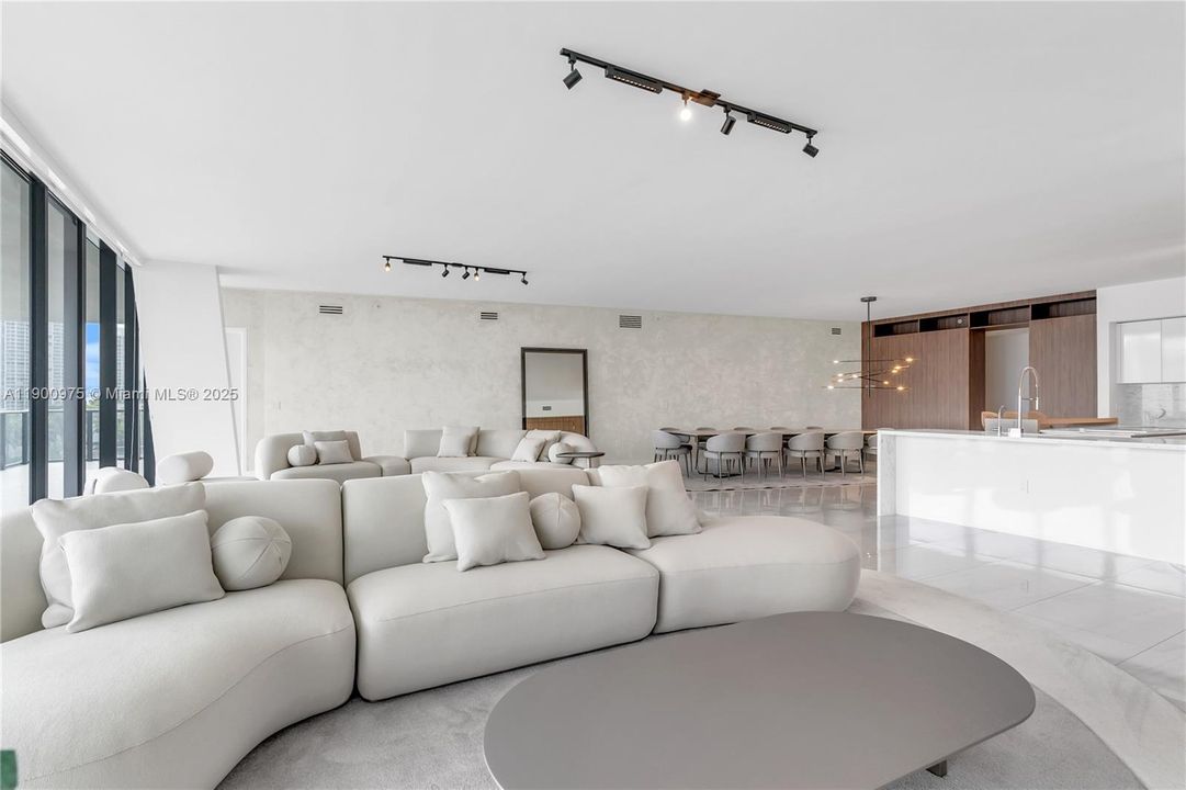 Active With Contract: $3,900,000 (4 beds, 5 baths, 3415 Square Feet)