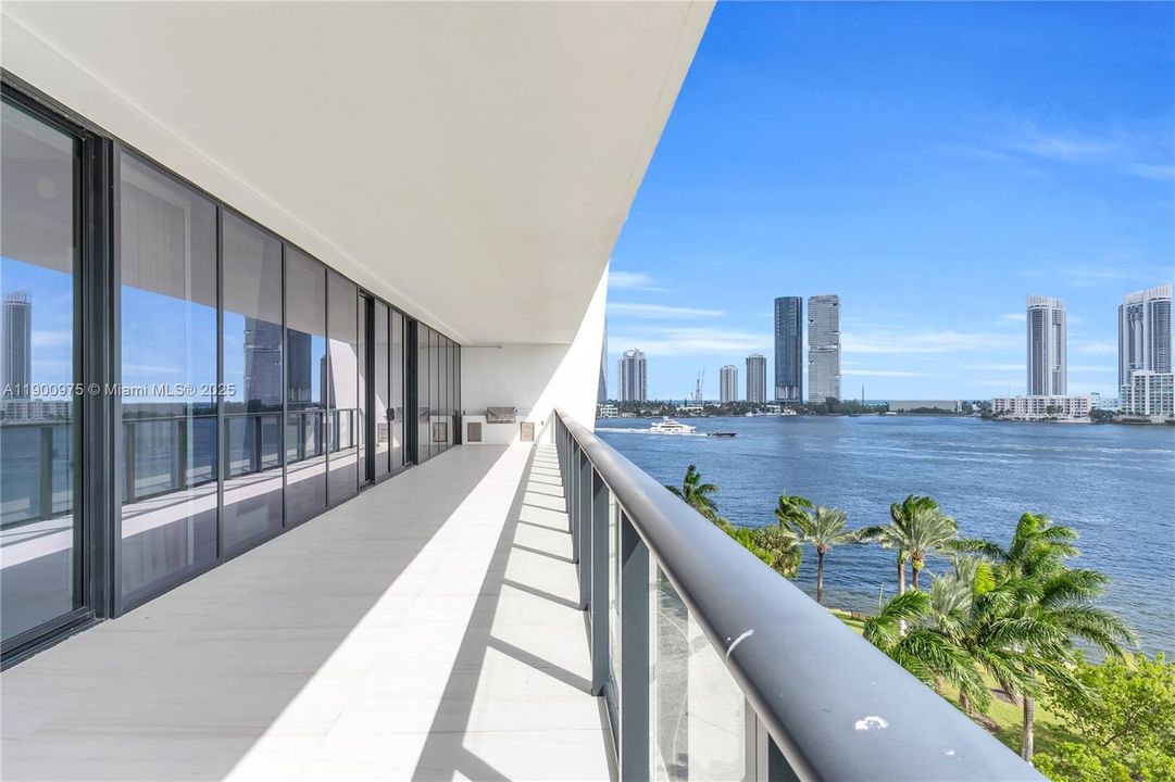 Active With Contract: $3,900,000 (4 beds, 5 baths, 3415 Square Feet)